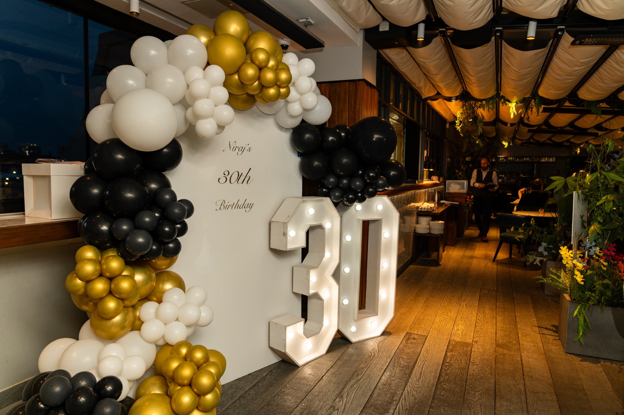 Black, white and gold 30th birthday styling